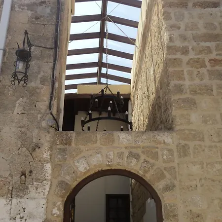Domus *